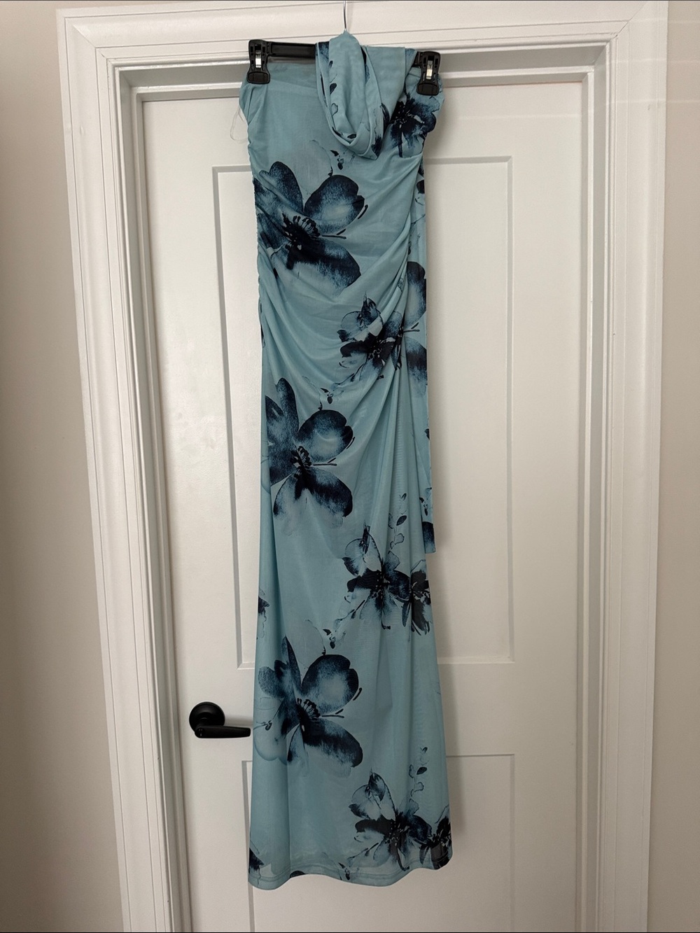 Elegant Blue Floral Strapless Wedding Dress